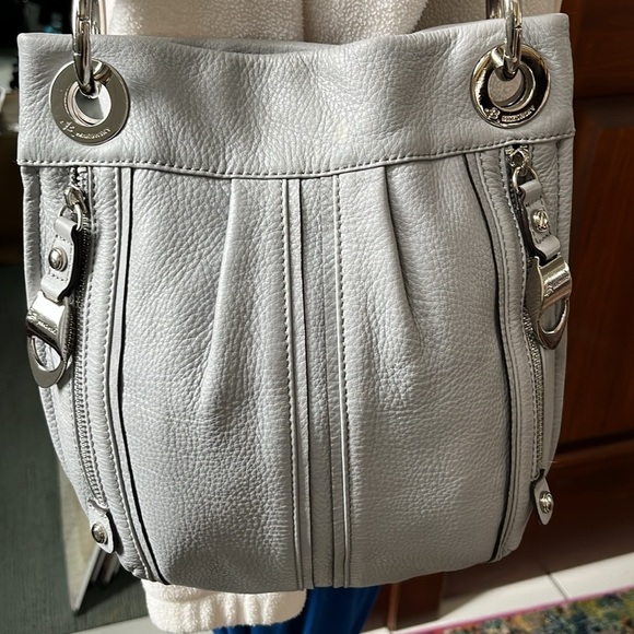 B. Makowsky  shoulder/Crossbody bag leather Light gray  Silvertone Hardware EUC - Picture 3 of 17